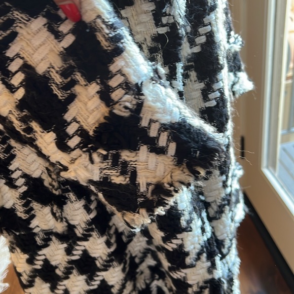 Alice and Olivia A/line coat in black and white lined, 2 pockets great condition - Picture 5 of 13